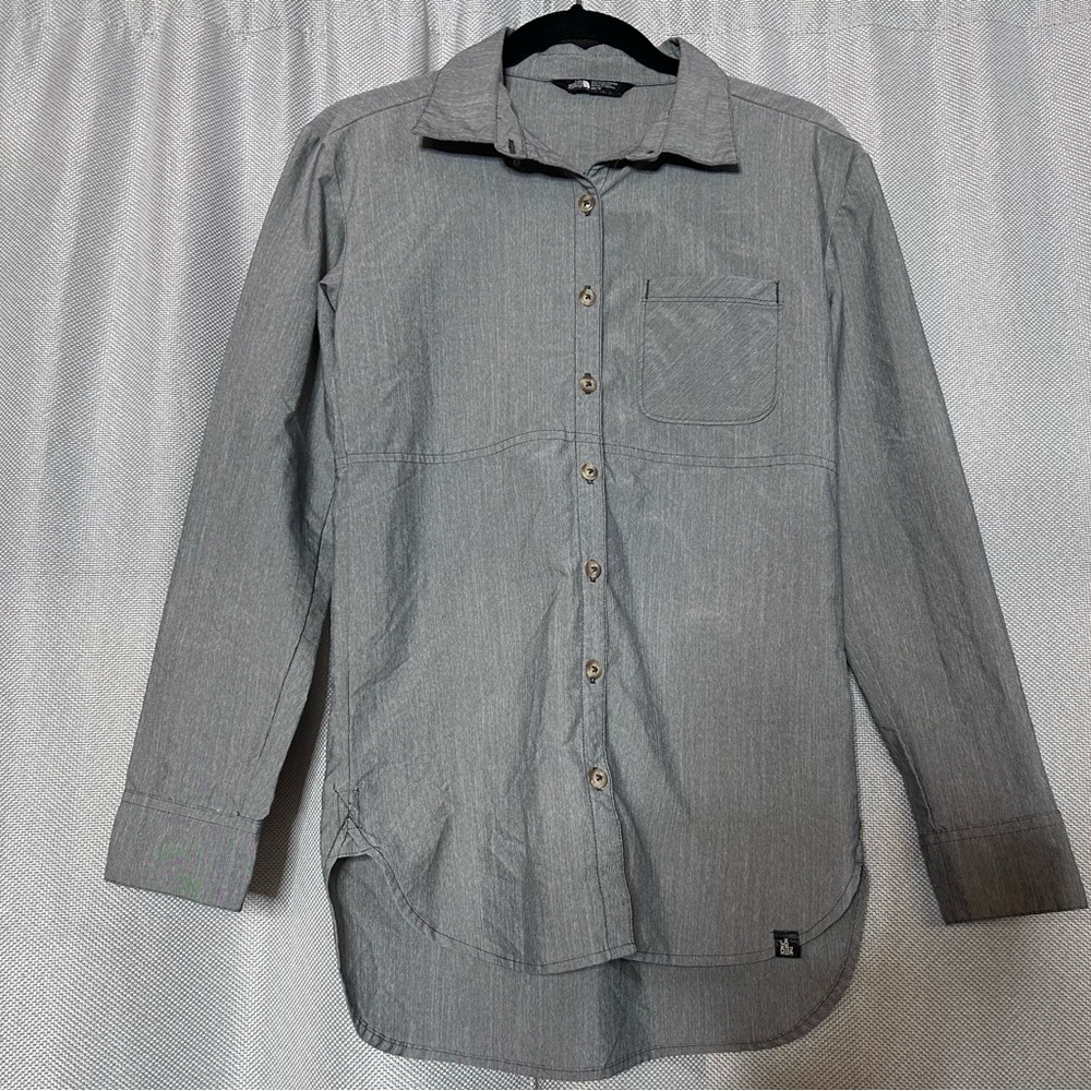 Northface Woman’s Gray Button-Up Shirt